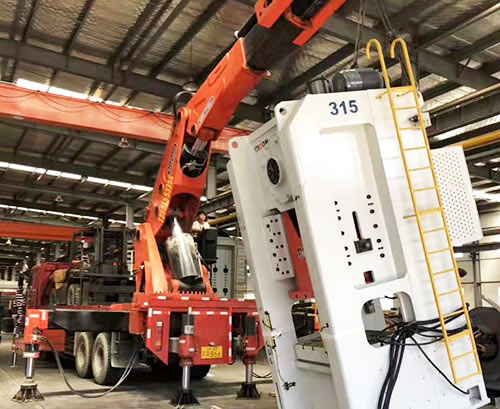 赤壁附近随车吊出租，轻松解决运输难题