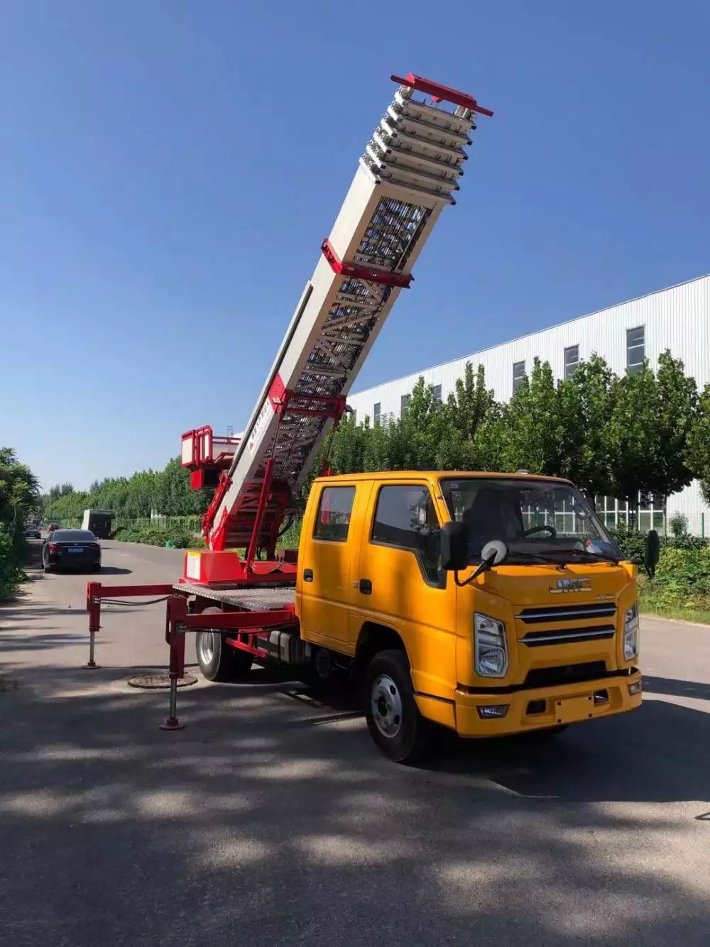 赤壁附近的云梯车出租服务：轻松解决高空作业需求