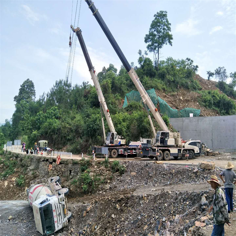 赤壁汽车掉沟里叫吊车救援要多少钱