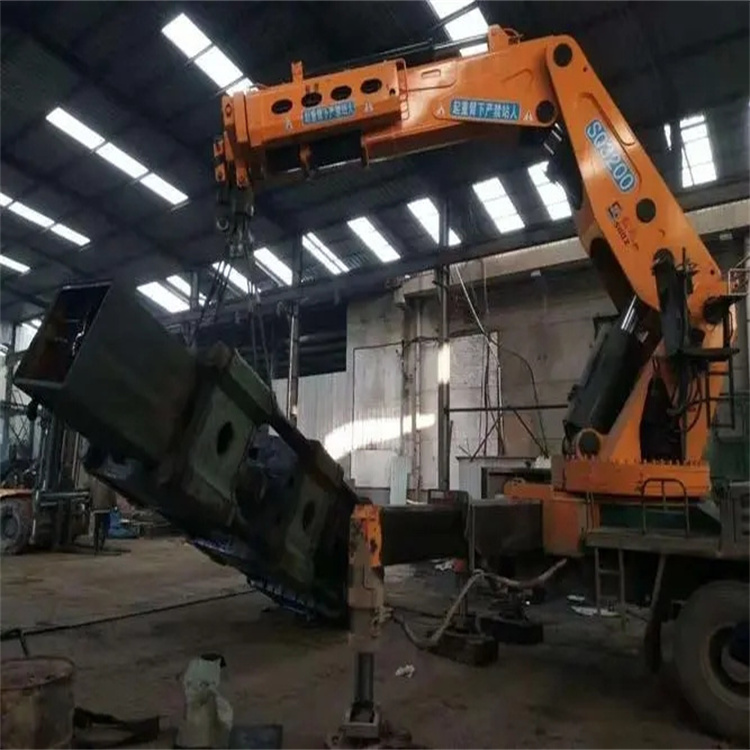 赤壁130吨折臂吊车出租吊机租赁附近电话