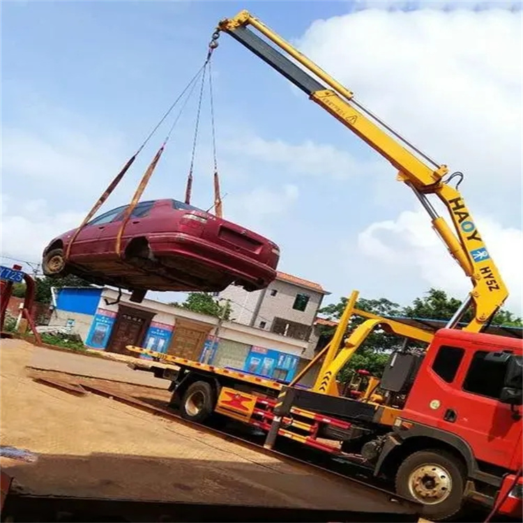 赤壁吊车吊汽车的正确方法